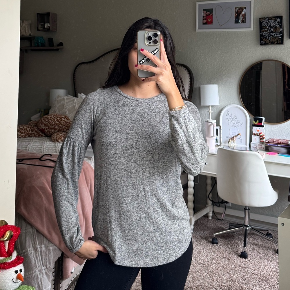 Old Navy Heather Gray Long Sleeve Tee